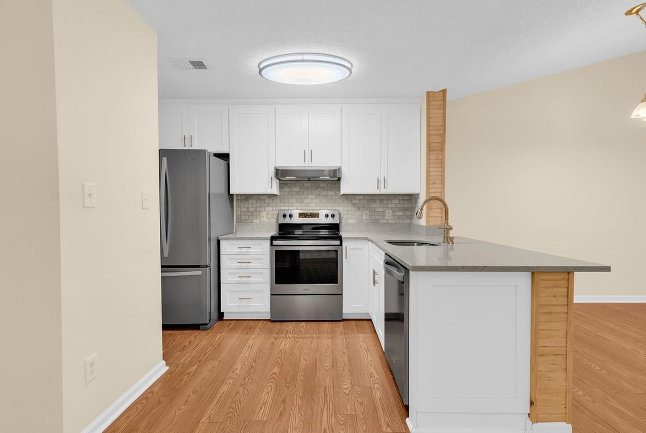 820 Fairway Dr. Photo 4