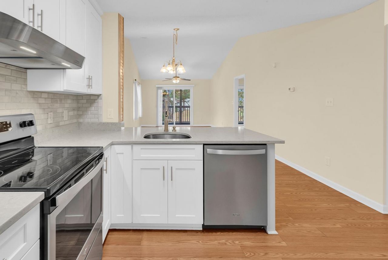 820 Fairway Dr. Photo 6