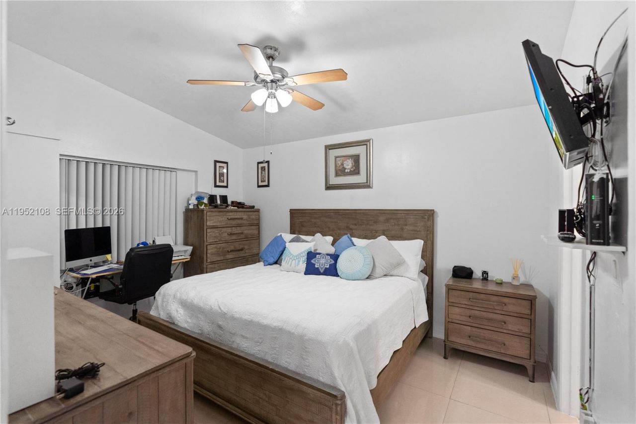 6919 W 29th Way, Hialeah, FL 33018 Photo