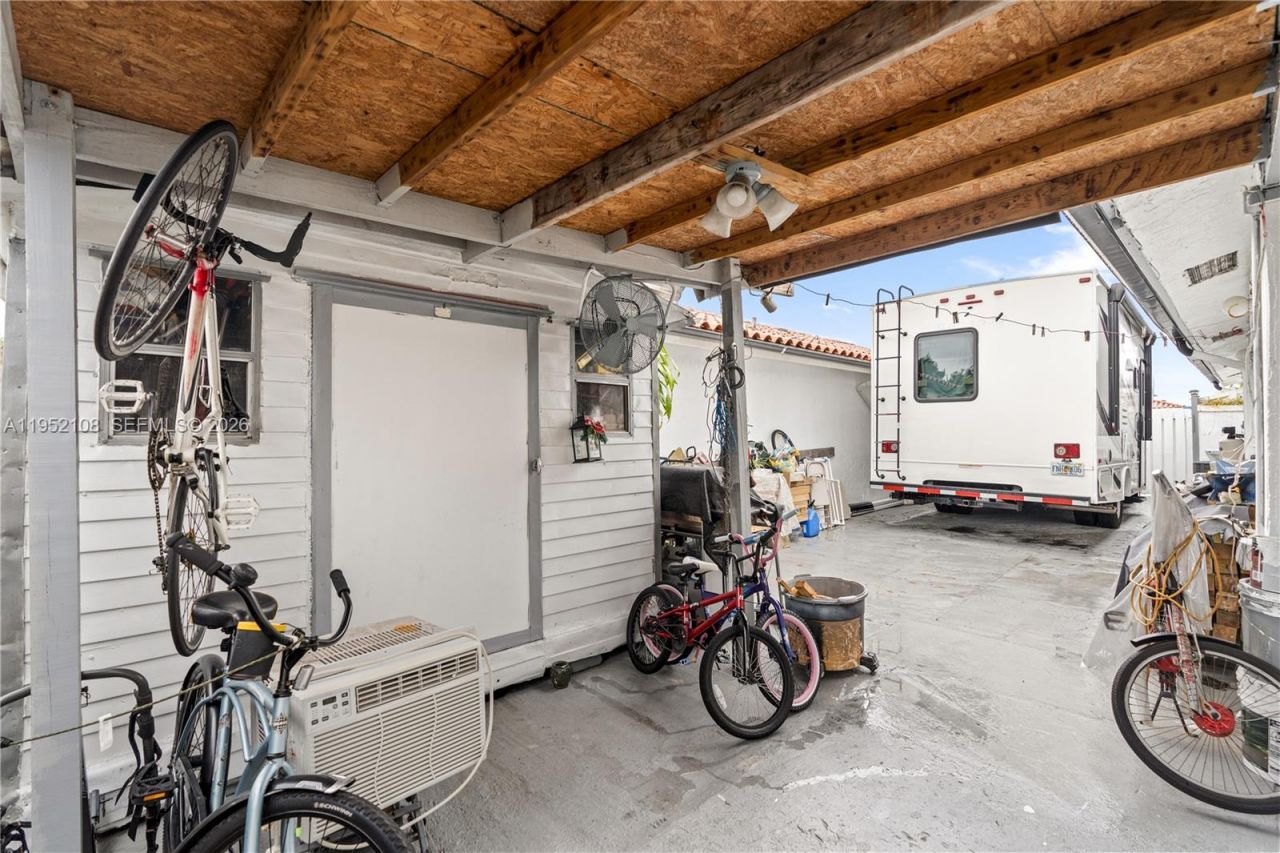 6919 W 29th Way, Hialeah, FL 33018 Photo