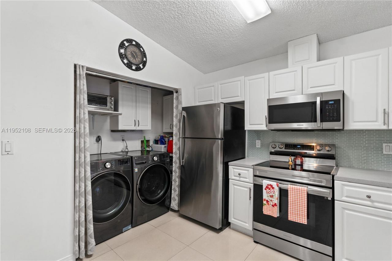 6919 W 29th Way, Hialeah, FL 33018 Photo