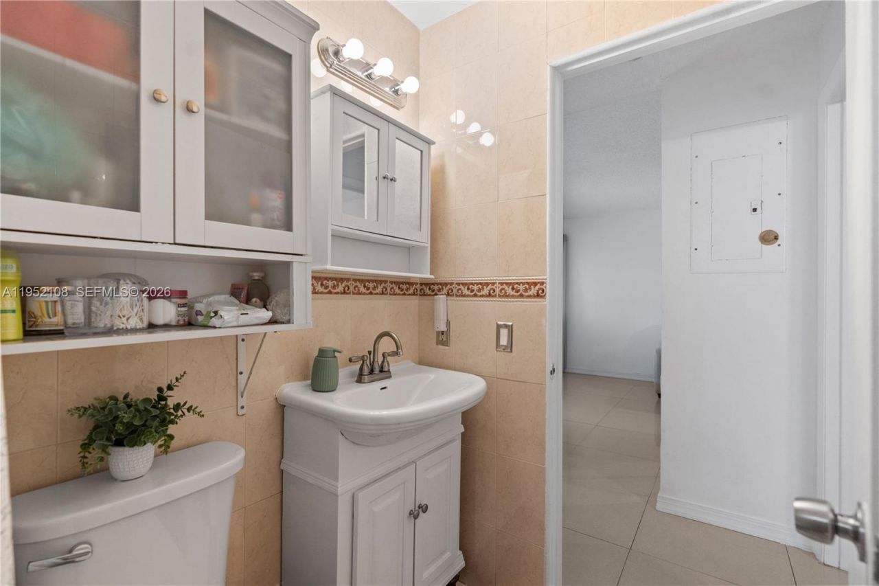 6919 W 29th Way, Hialeah, FL 33018 Photo