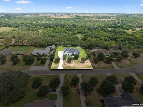 177 E Short Meadow Dr, Lytle, TX 78052