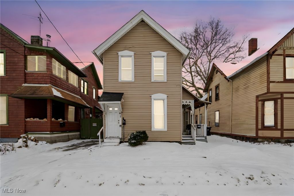 2449 Castle Avenue, Cleveland, OH 44113 Main Photo