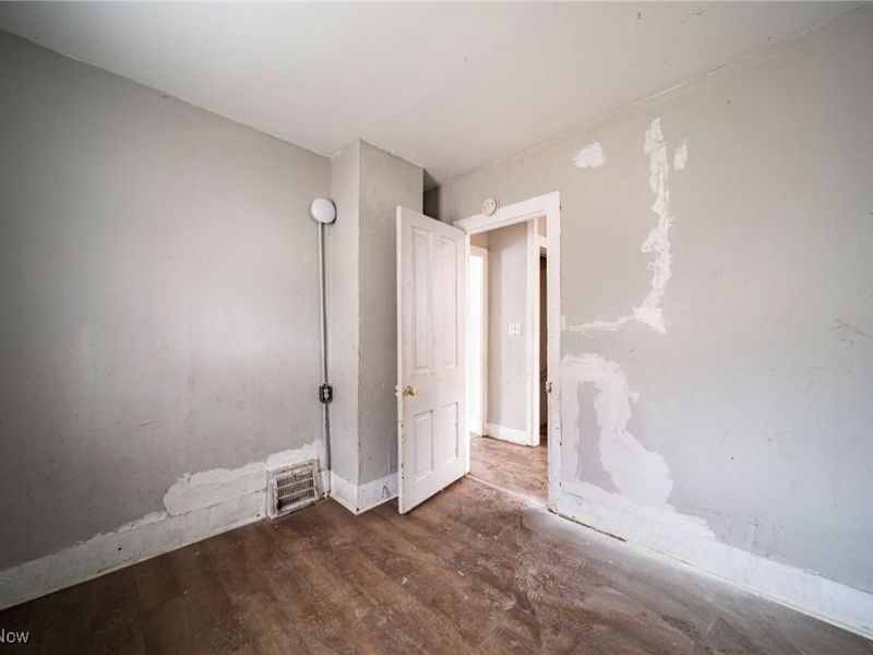 2449 Castle Avenue, Cleveland, OH 44113 Photo 11