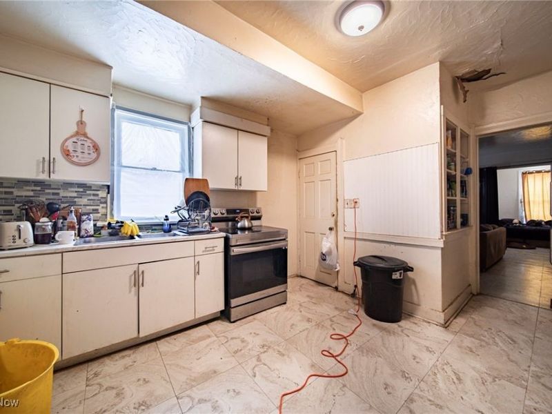 2449 Castle Avenue, Cleveland, OH 44113 Photo 20