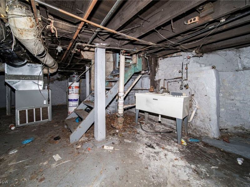 2449 Castle Avenue, Cleveland, OH 44113 Photo 31