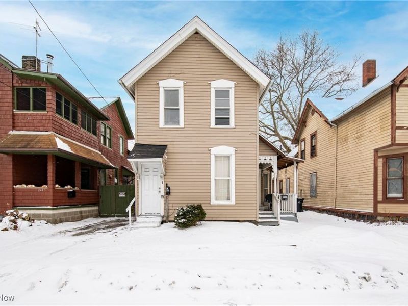 2449 Castle Avenue, Cleveland, OH 44113 Photo 32