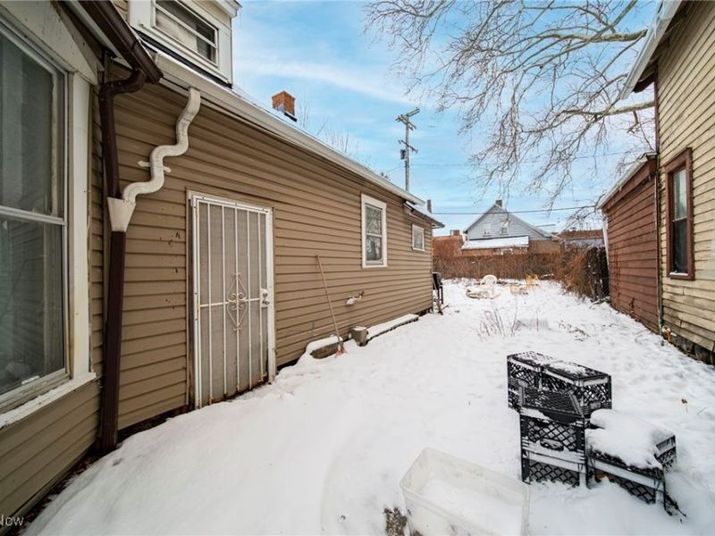 2449 Castle Avenue, Cleveland, OH 44113 Photo 33