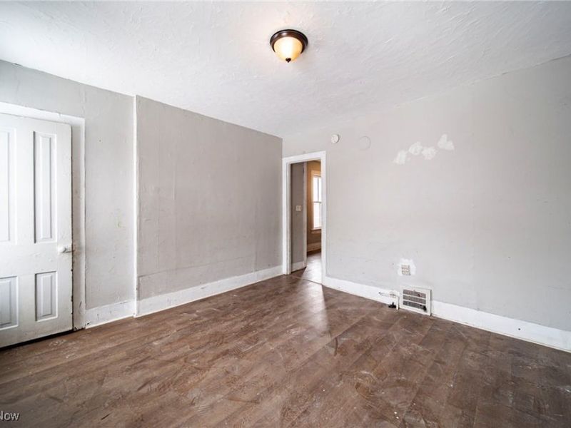 2449 Castle Avenue, Cleveland, OH 44113 Photo 9