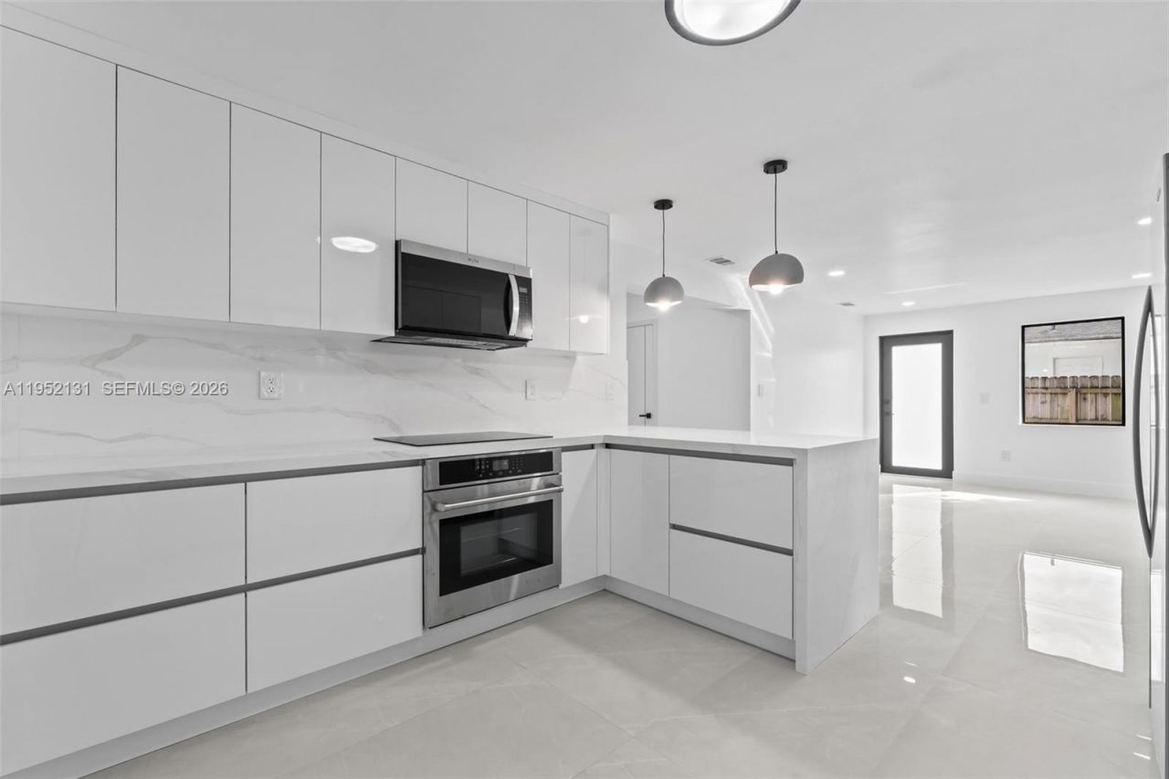 6950 W 10th Ave, Hialeah, FL 33014 Photo