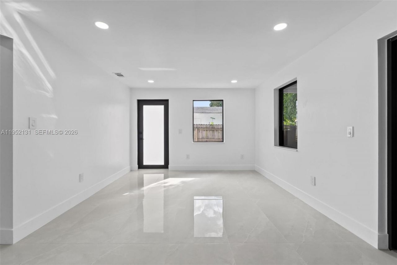 6950 W 10th Ave, Hialeah, FL 33014 Photo