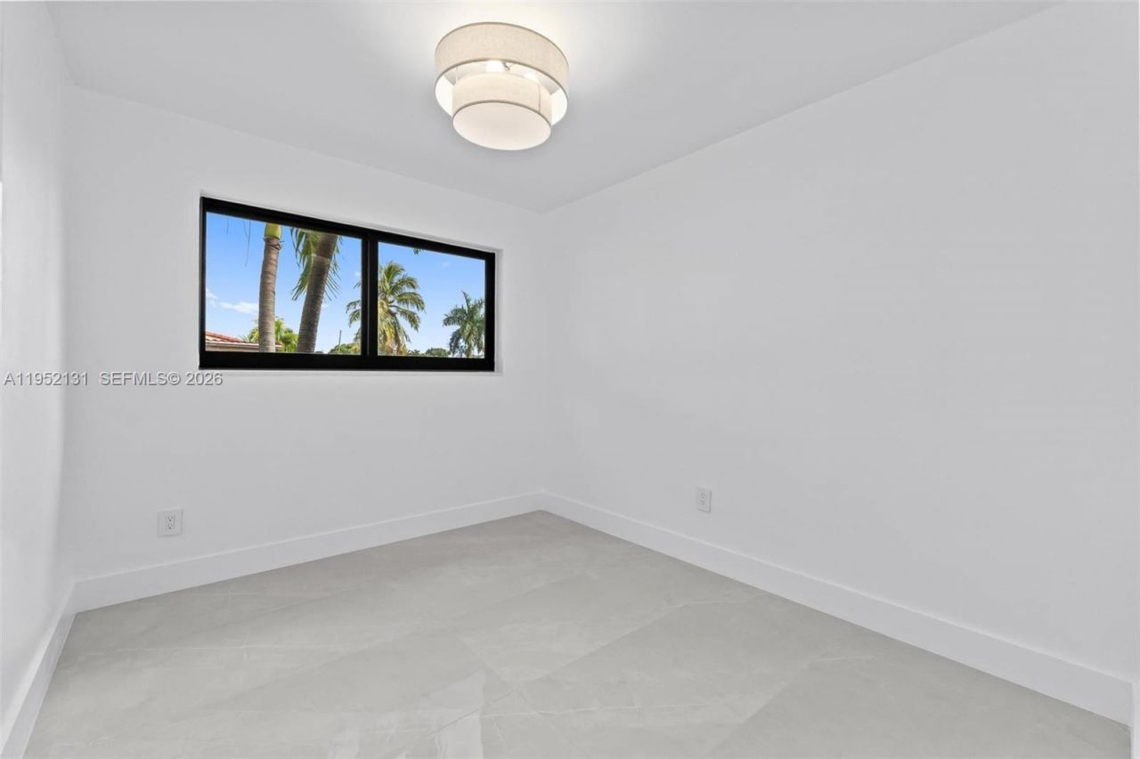 6950 W 10th Ave, Hialeah, FL 33014 Photo