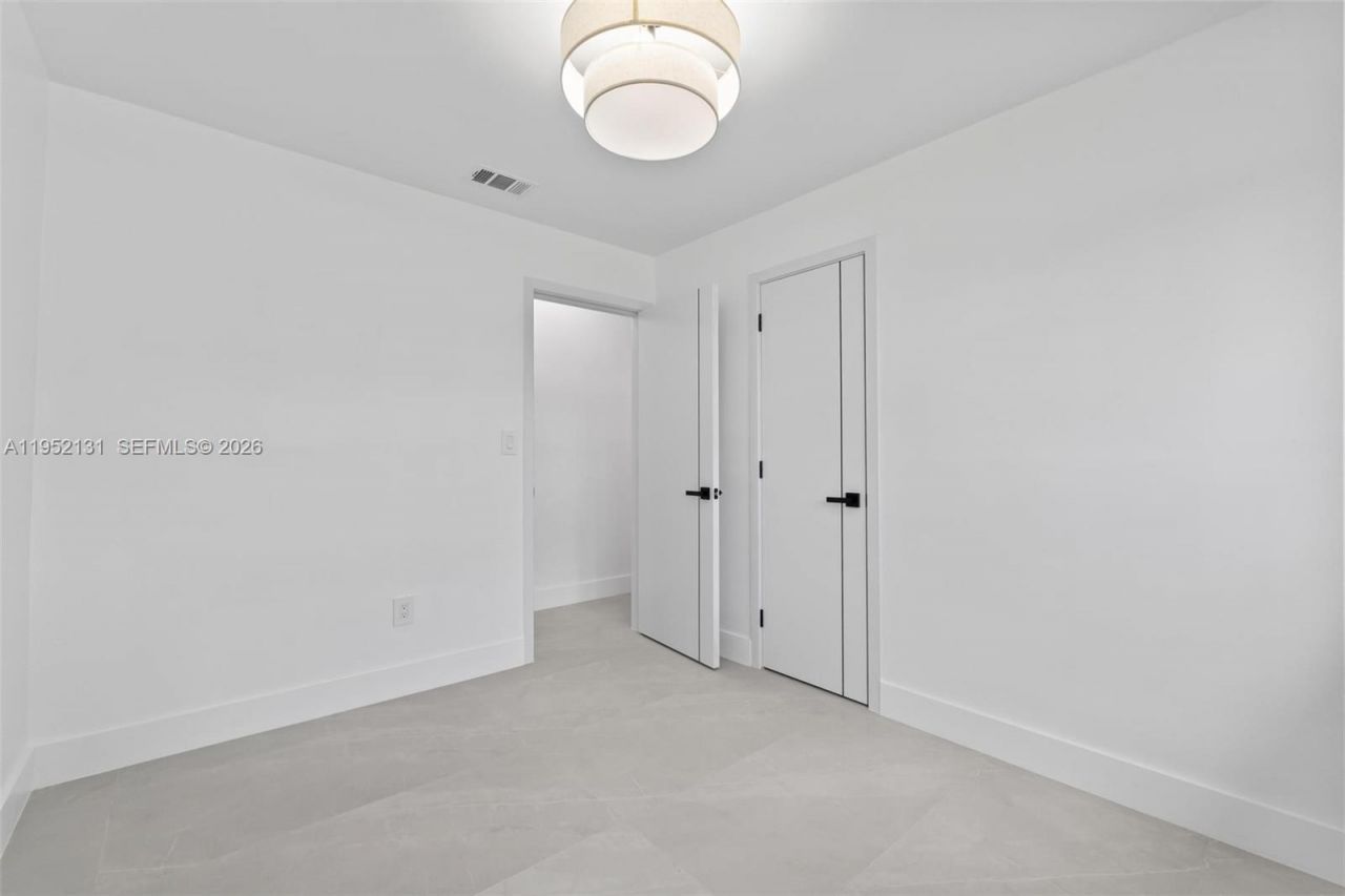 6950 W 10th Ave, Hialeah, FL 33014 Photo