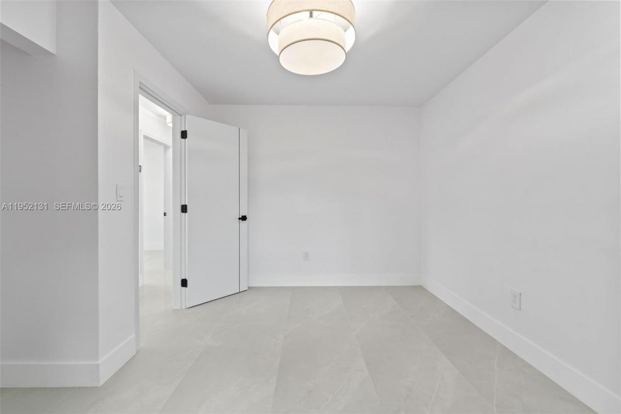 6950 W 10th Ave, Hialeah, FL 33014 Photo