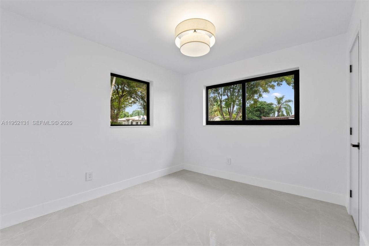 6950 W 10th Ave, Hialeah, FL 33014 Photo
