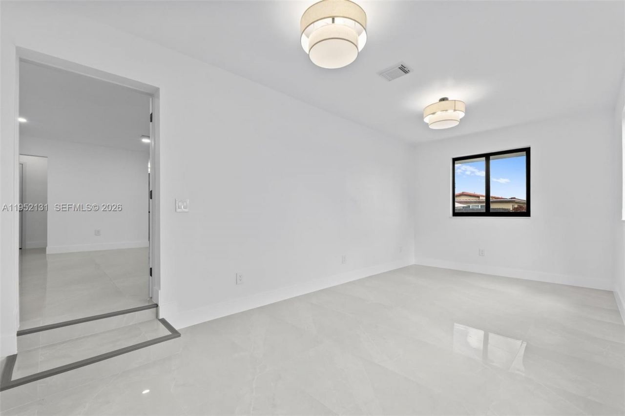 6950 W 10th Ave, Hialeah, FL 33014 Photo