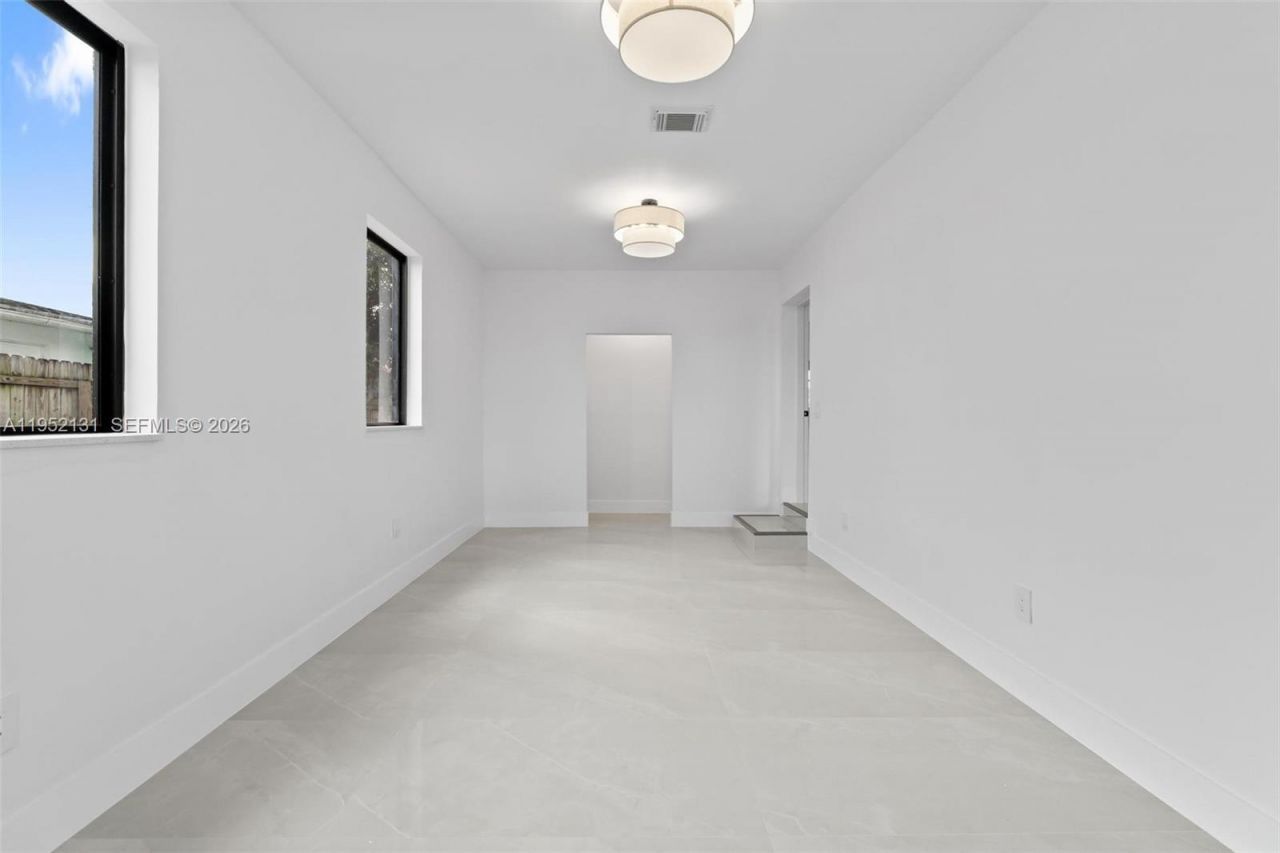 6950 W 10th Ave, Hialeah, FL 33014 Photo