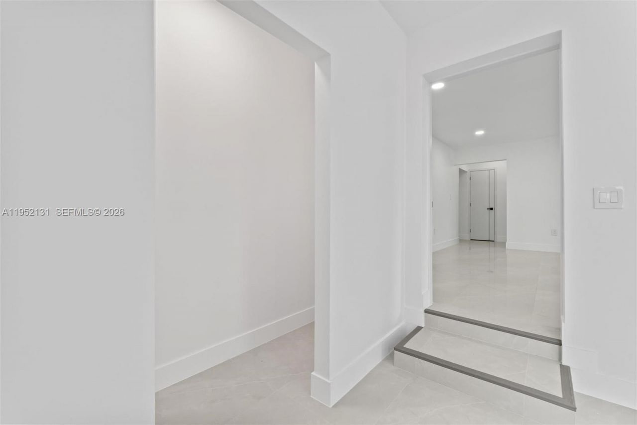 6950 W 10th Ave, Hialeah, FL 33014 Photo