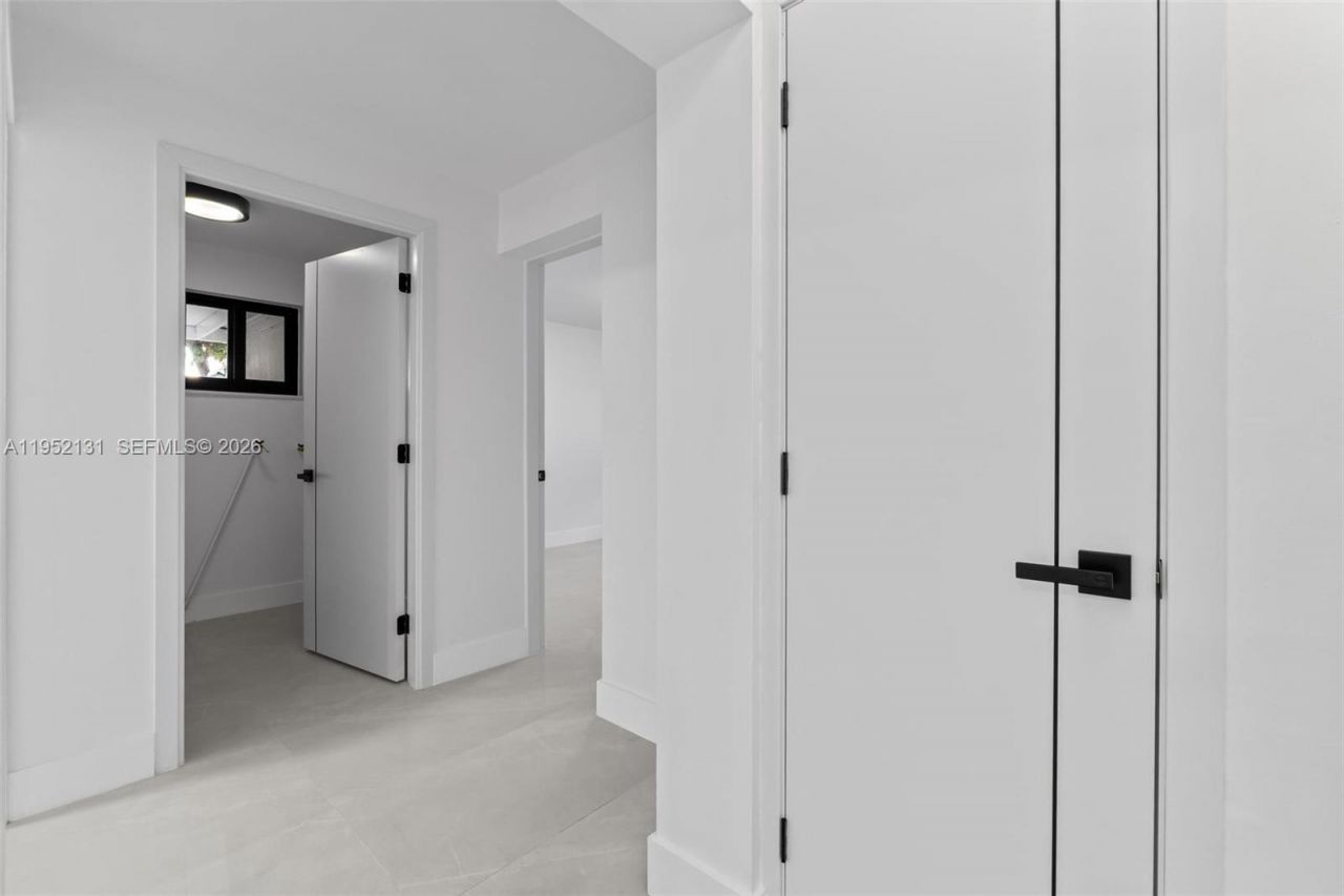 6950 W 10th Ave, Hialeah, FL 33014 Photo