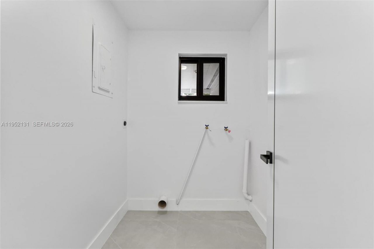 6950 W 10th Ave, Hialeah, FL 33014 Photo