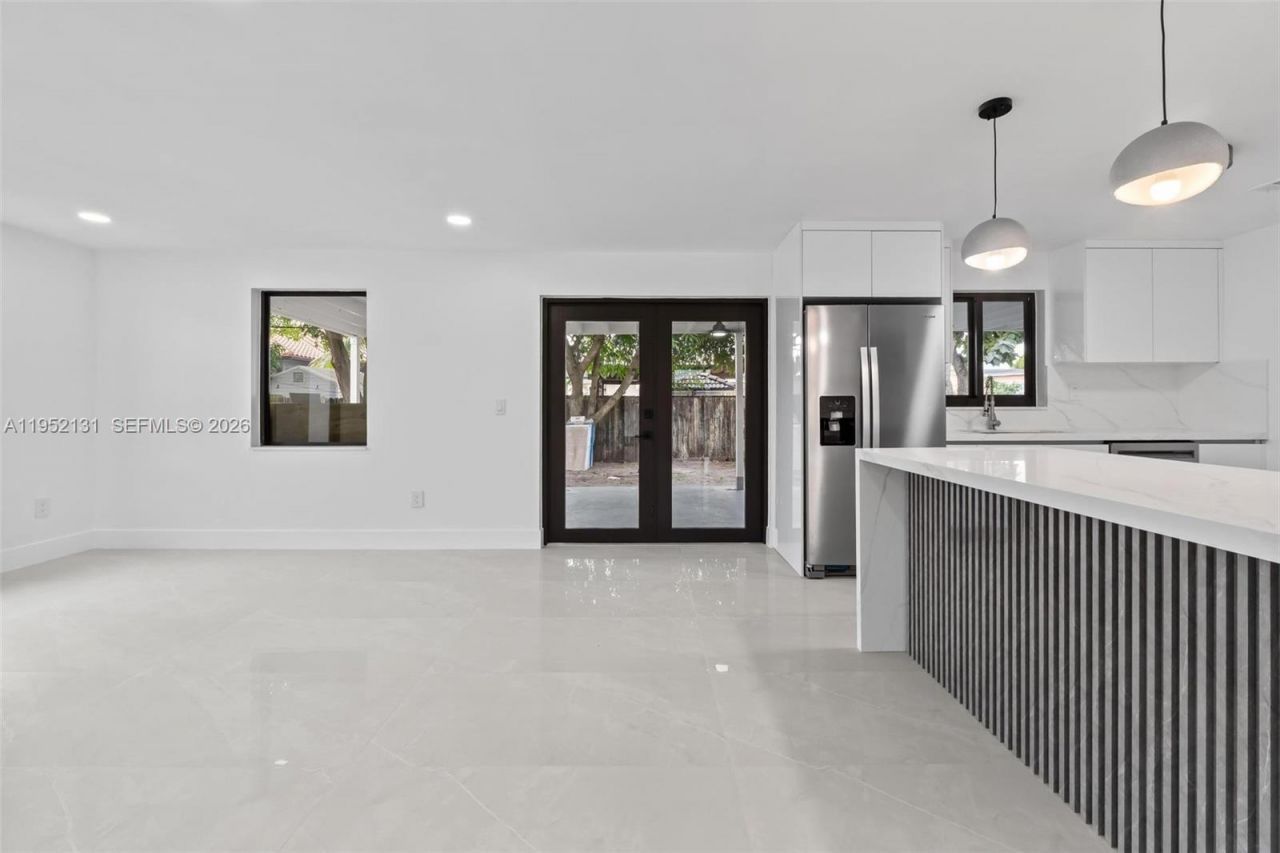 6950 W 10th Ave, Hialeah, FL 33014 Photo