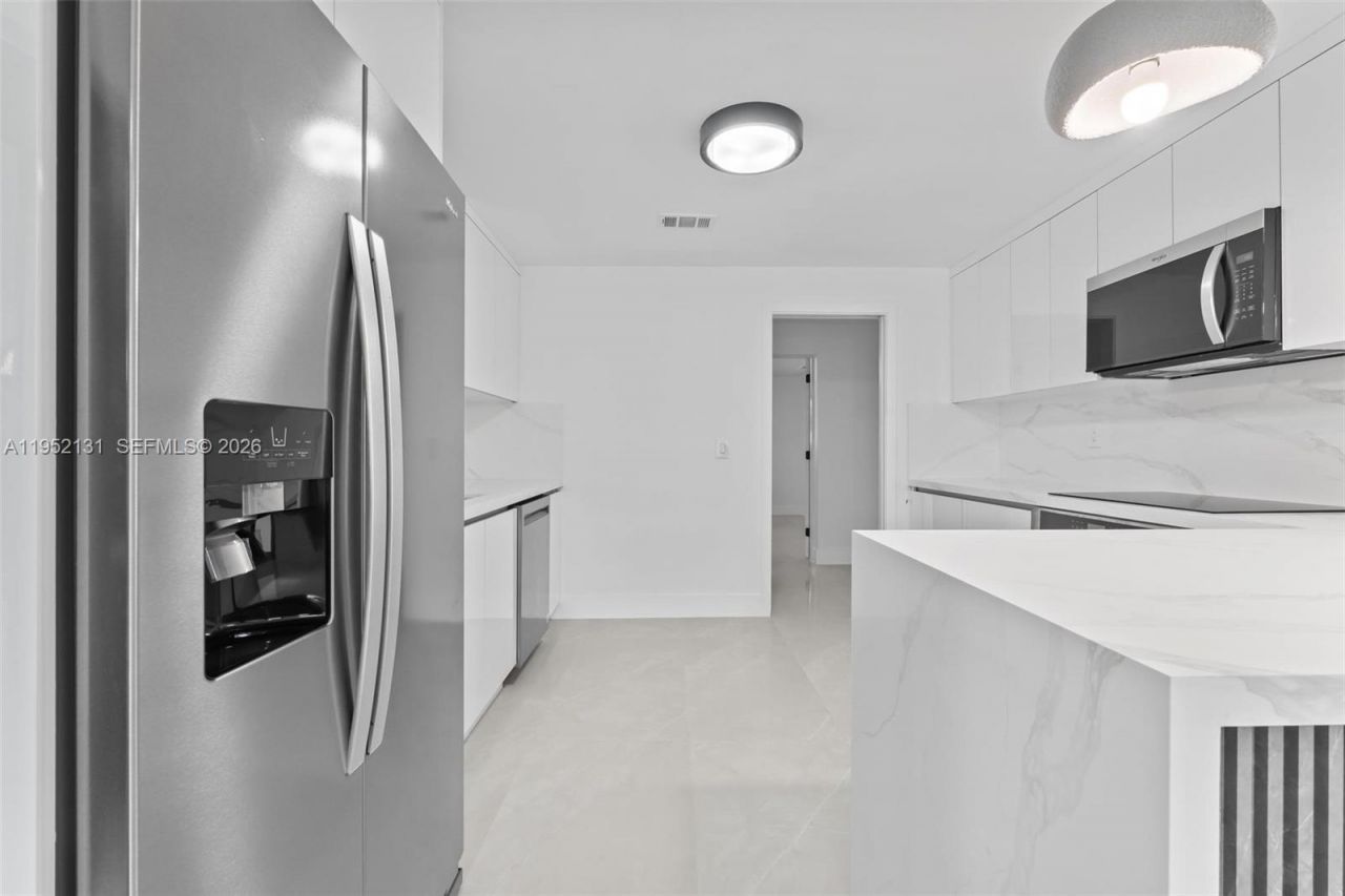 6950 W 10th Ave, Hialeah, FL 33014 Photo