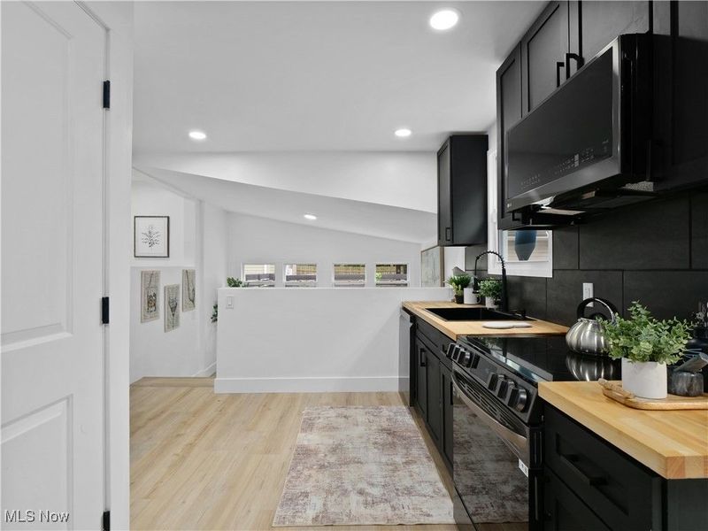 2080 W 45th Street, Cleveland, OH 44102 Photo 11