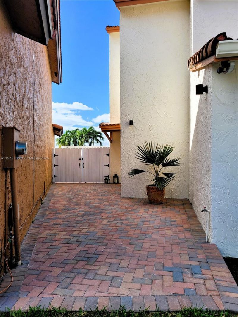 13228 SW 10th Ln, Miami, FL 33184 Photo