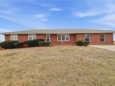 812 Pleasant Street, Odessa, MO 64076