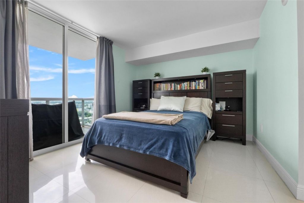 1800 N Bayshore Drive, Unit 2402, Miami, FL 33132 Photo