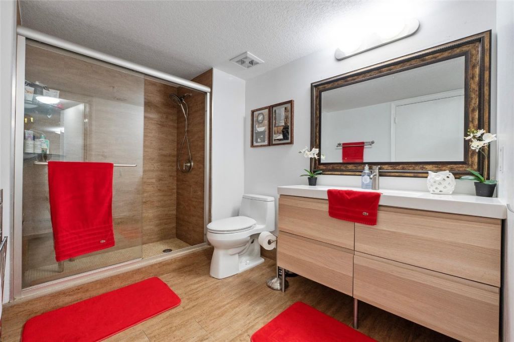 1800 N Bayshore Drive, Unit 2402, Miami, FL 33132 Photo