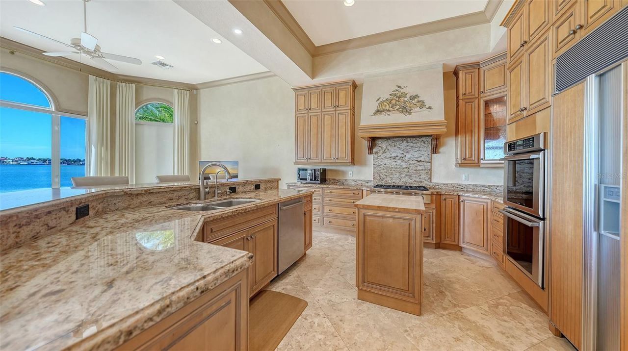 570 S Spoonbill Drive, Sarasota, FL 34236 Photo