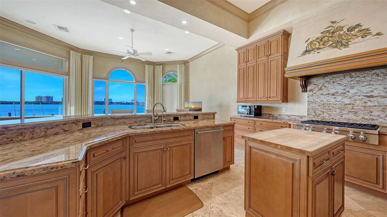 570 S Spoonbill Drive, Sarasota, FL 34236 Photo