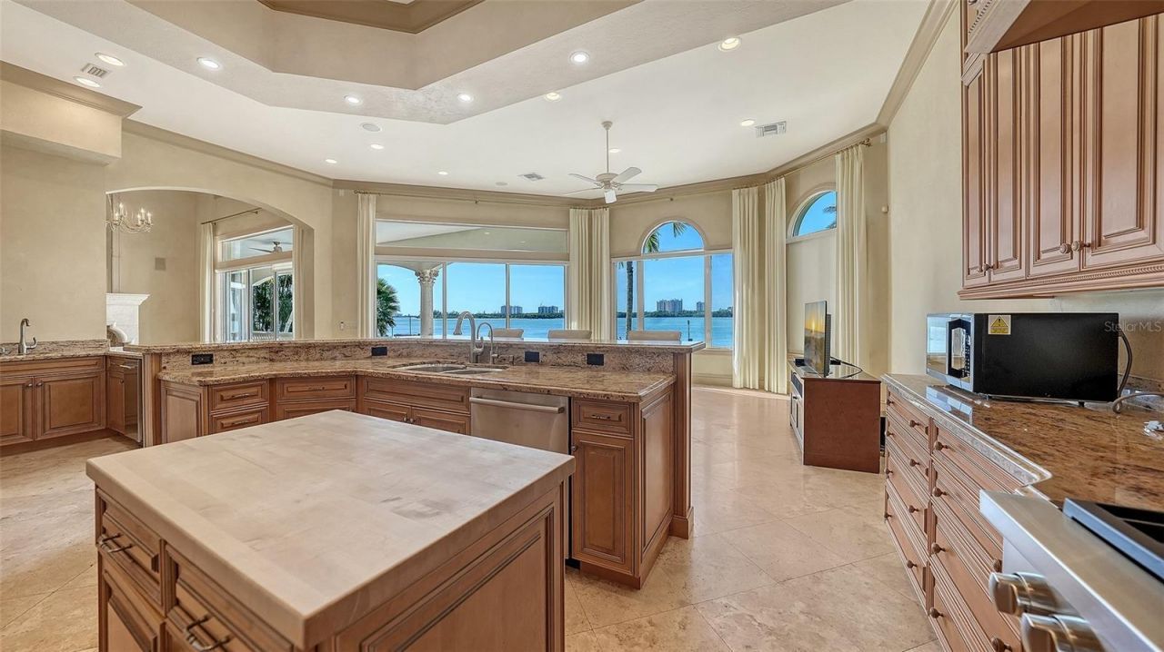 570 S Spoonbill Drive, Sarasota, FL 34236 Photo