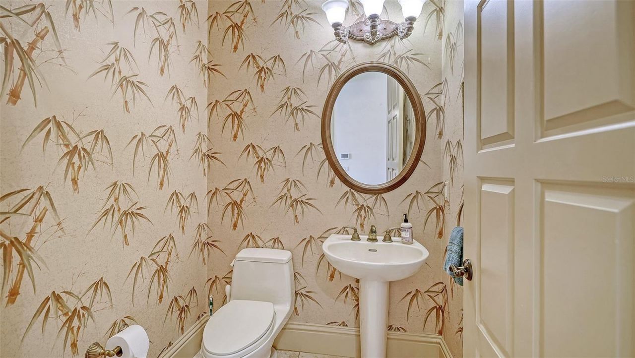 570 S Spoonbill Drive, Sarasota, FL 34236 Photo