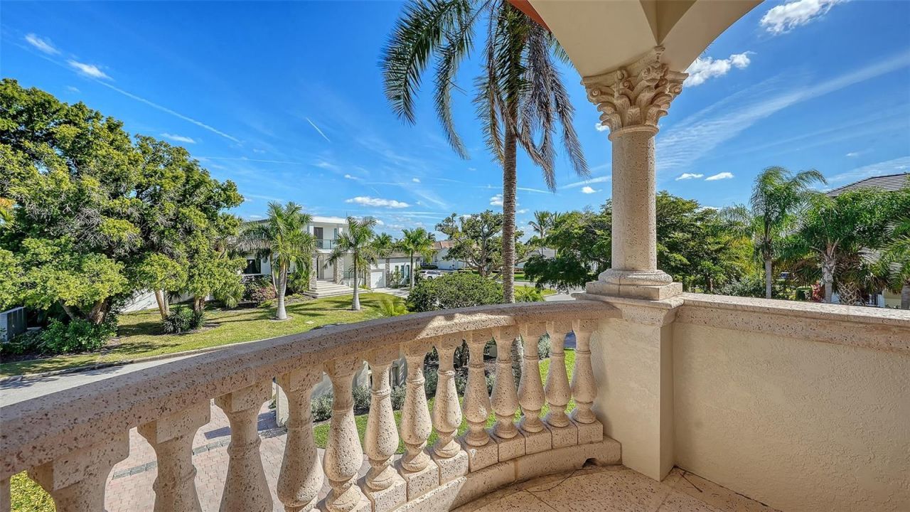 570 S Spoonbill Drive, Sarasota, FL 34236 Photo