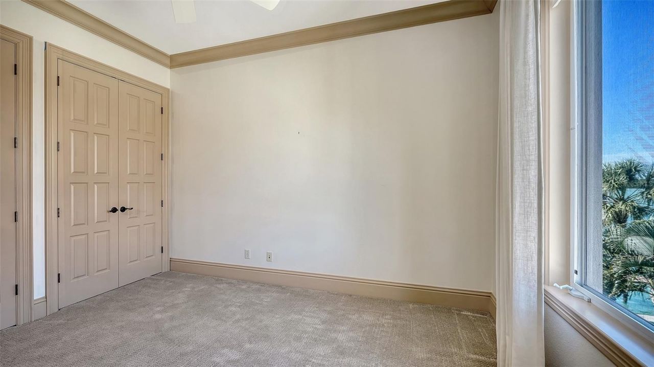 570 S Spoonbill Drive, Sarasota, FL 34236 Photo