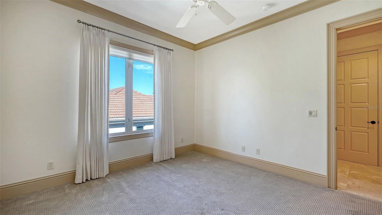 570 S Spoonbill Drive, Sarasota, FL 34236 Photo