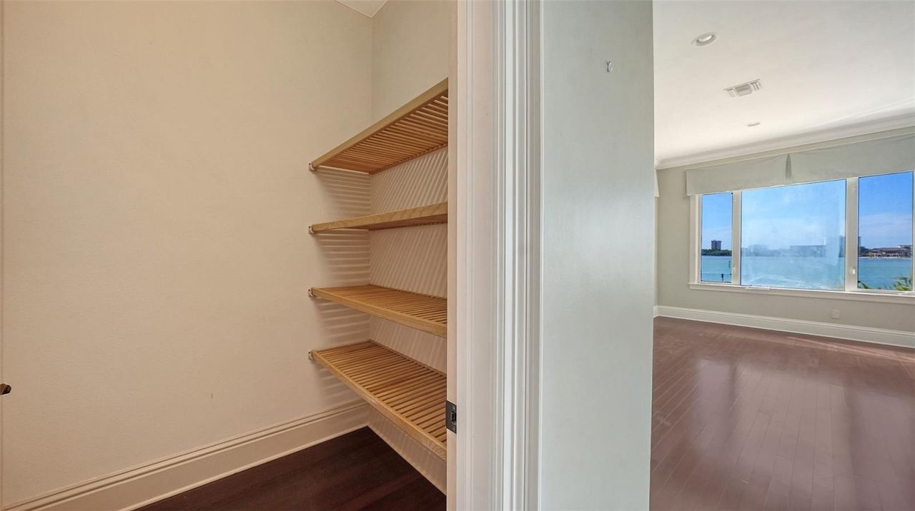 570 S Spoonbill Drive, Sarasota, FL 34236 Photo