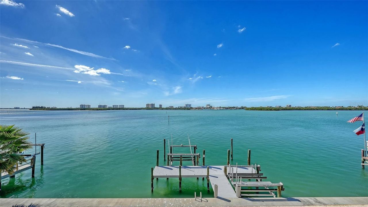 570 S Spoonbill Drive, Sarasota, FL 34236 Photo