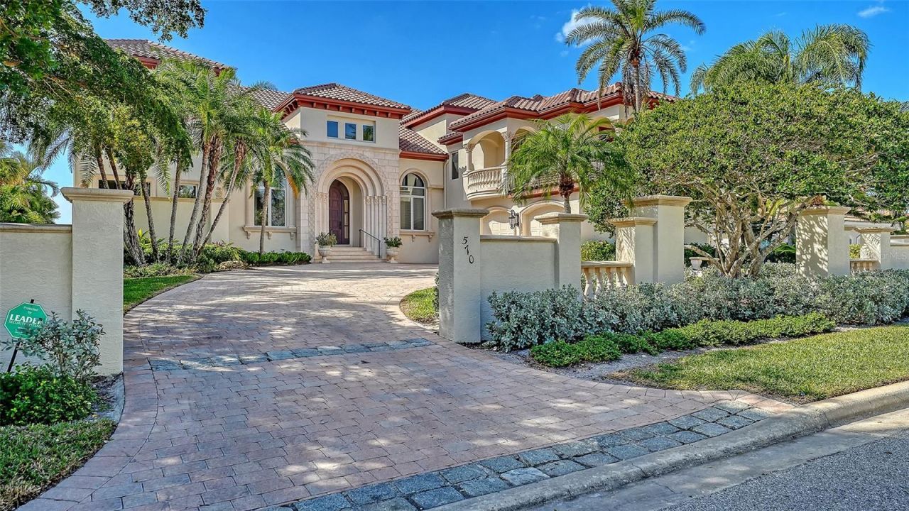 570 S Spoonbill Drive, Sarasota, FL 34236 Photo