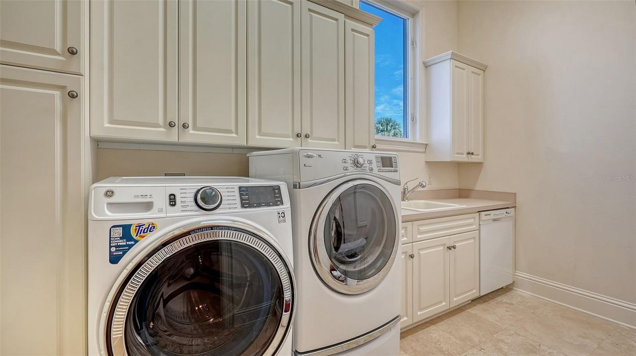 570 S Spoonbill Drive, Sarasota, FL 34236 Photo