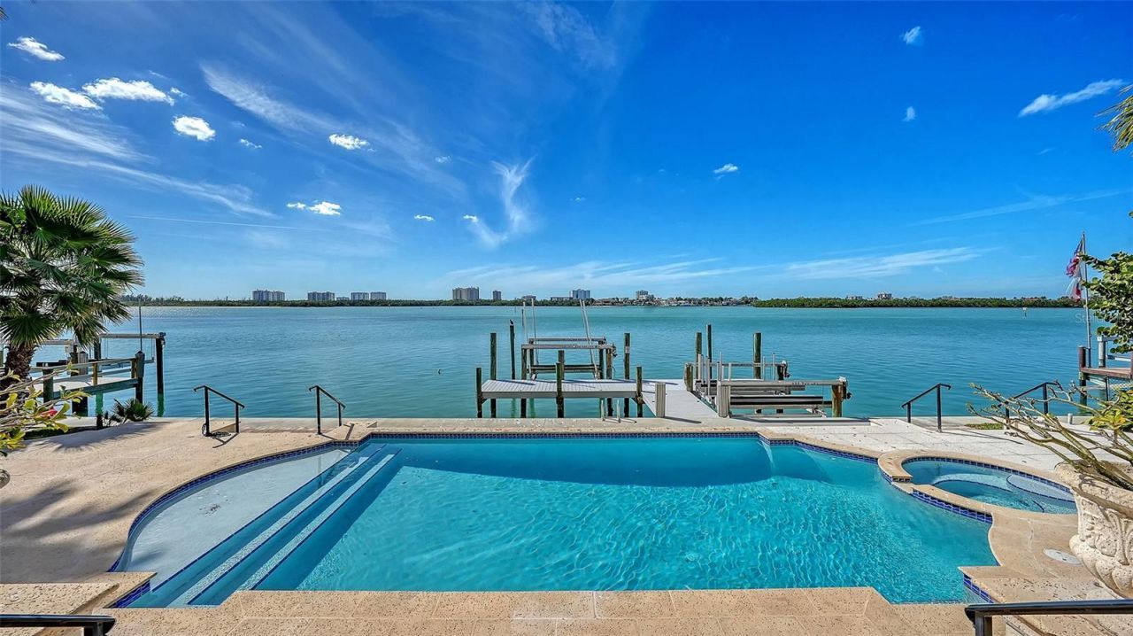 570 S Spoonbill Drive, Sarasota, FL 34236 Photo
