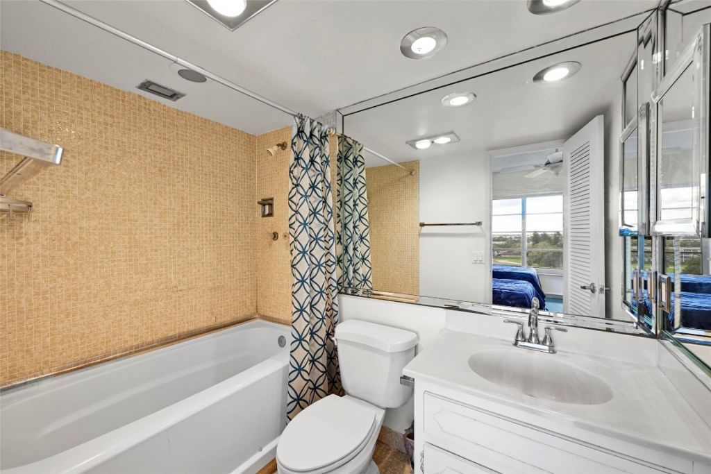 3050 N Palm Aire Drive, Unit 909, Pompano Beach, FL 33069 Photo