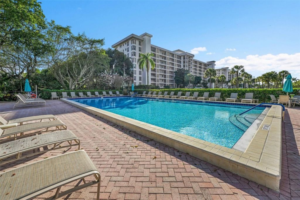 3050 N Palm Aire Drive, Unit 909, Pompano Beach, FL 33069 Photo