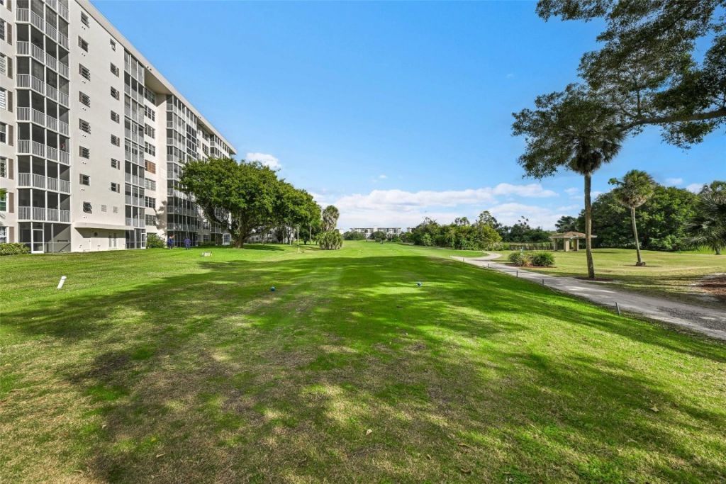 3050 N Palm Aire Drive, Unit 909, Pompano Beach, FL 33069 Photo