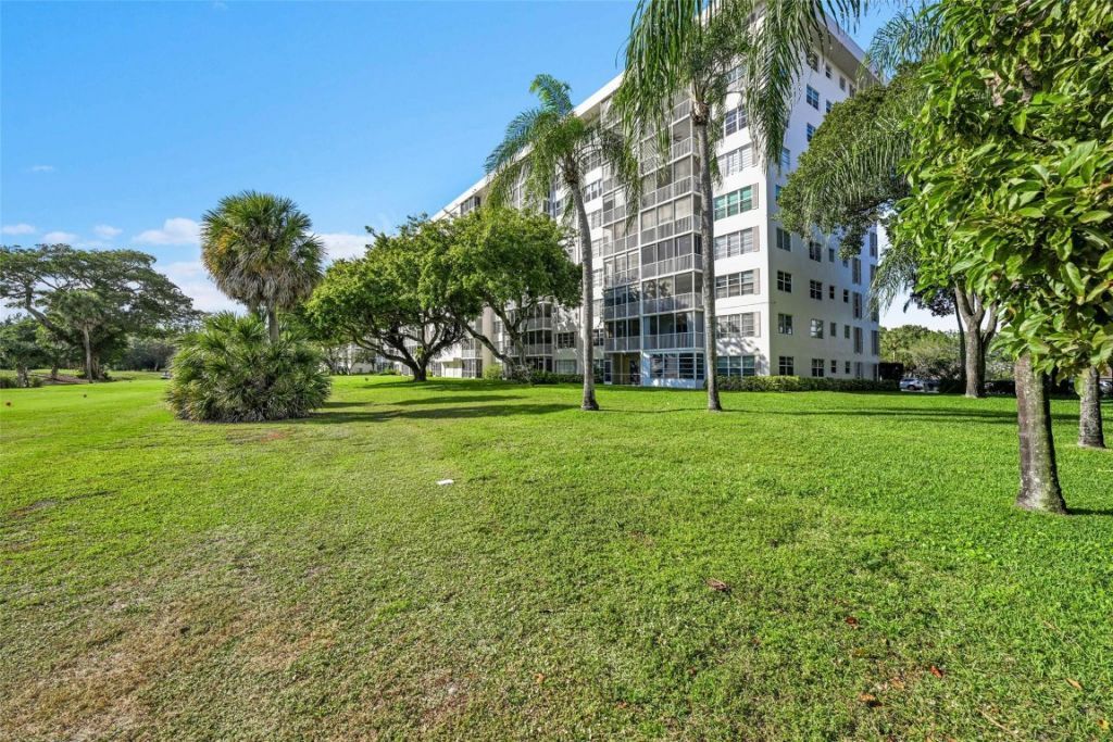 3050 N Palm Aire Drive, Unit 909, Pompano Beach, FL 33069 Photo
