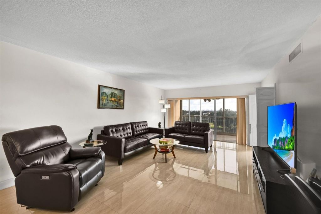 3050 N Palm Aire Drive, Unit 909, Pompano Beach, FL 33069 Photo