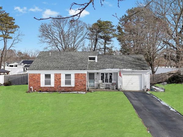 17 Groton Lane, Coram, NY 11727